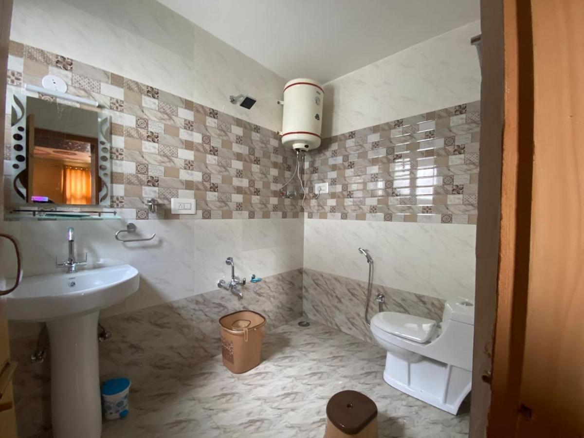 Penthouse Villa Srīnagar Eksteriør billede