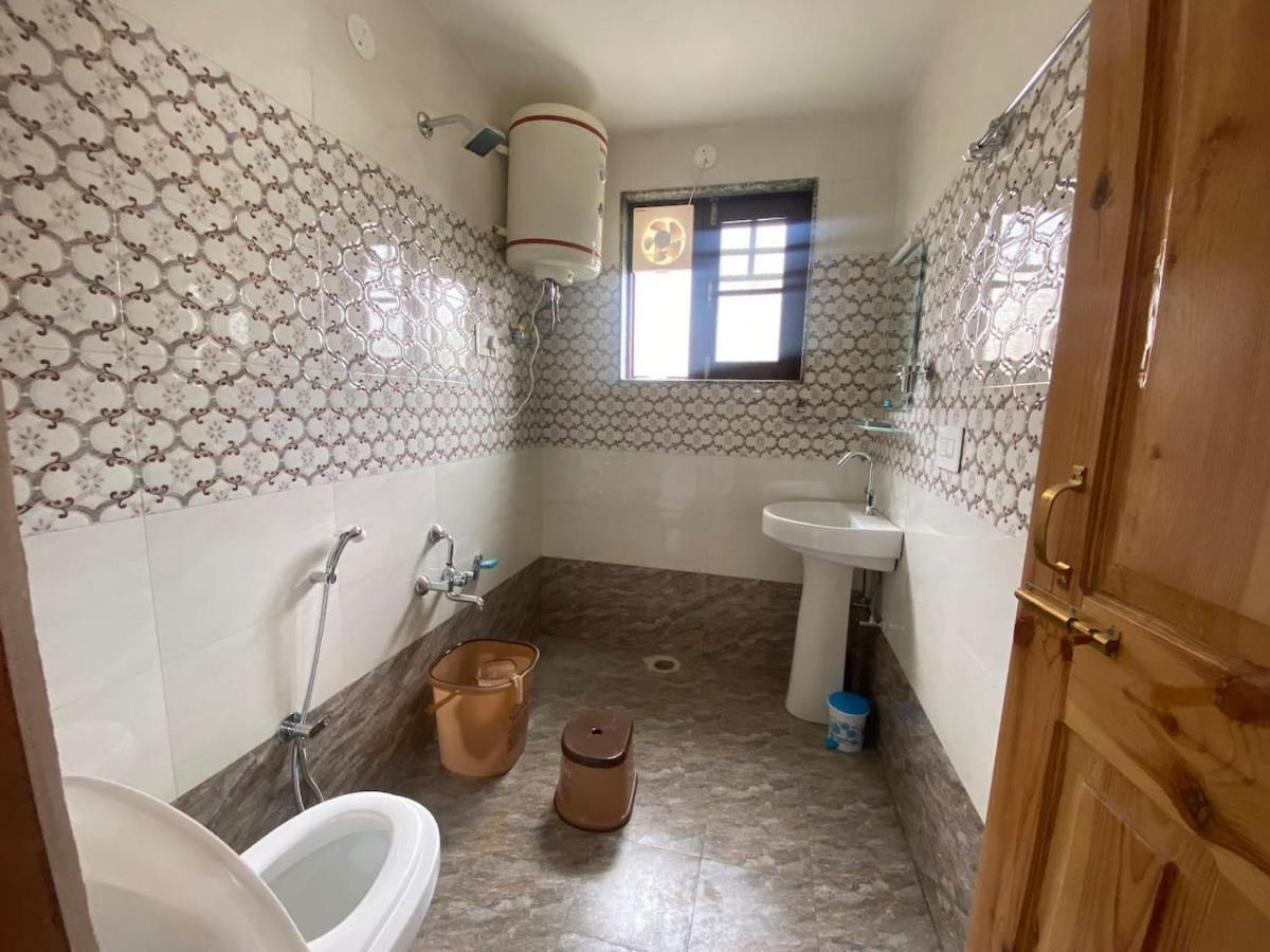 Penthouse Villa Srīnagar Eksteriør billede