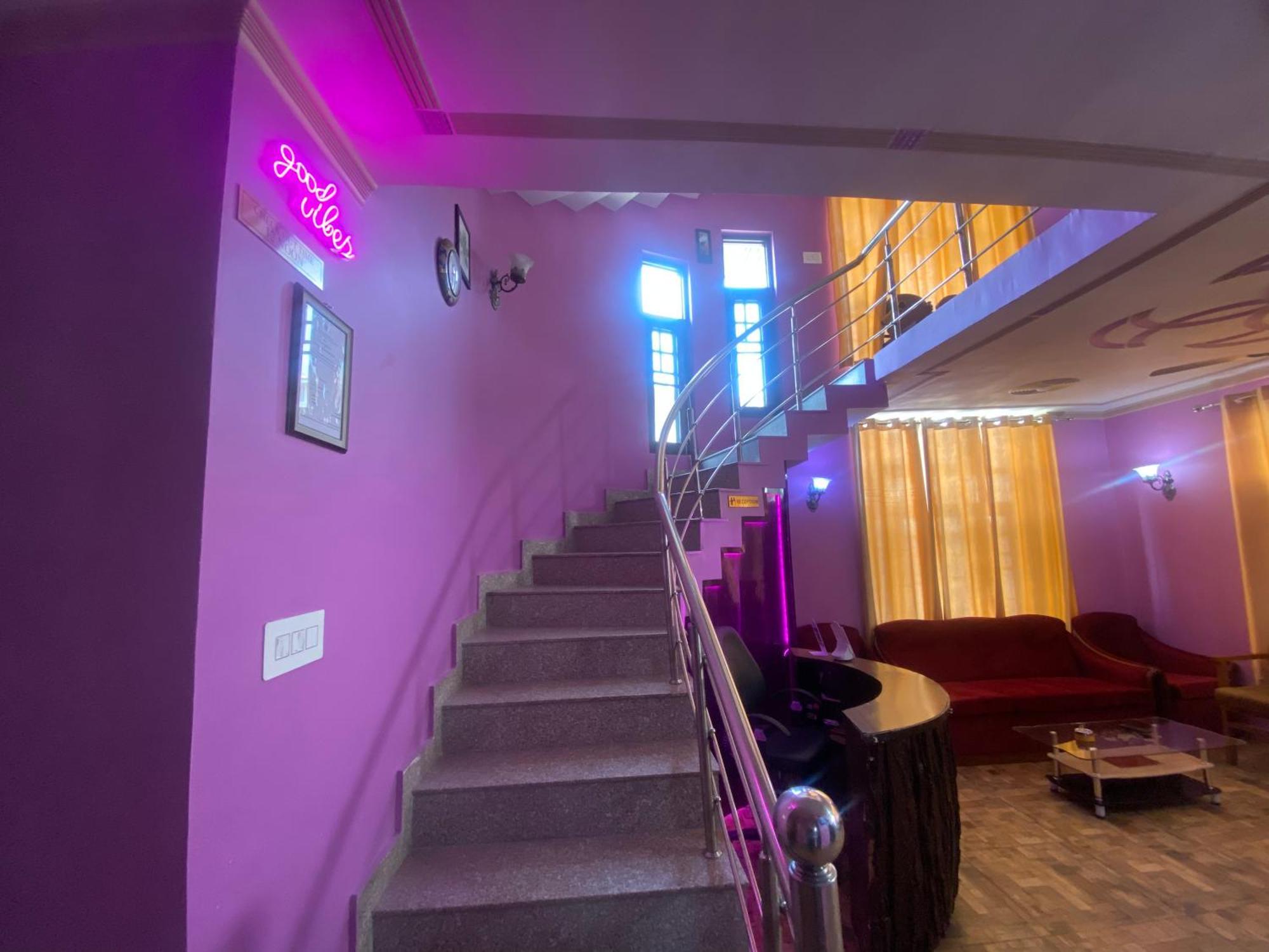 Penthouse Villa Srīnagar Eksteriør billede